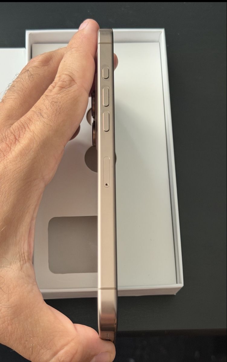 Apple Telefoni cellulari / Smartphones: iPhone 16 pro Max 256Gb Garantie 1 an – Usato da Genève venduto da Phoneconcept 6