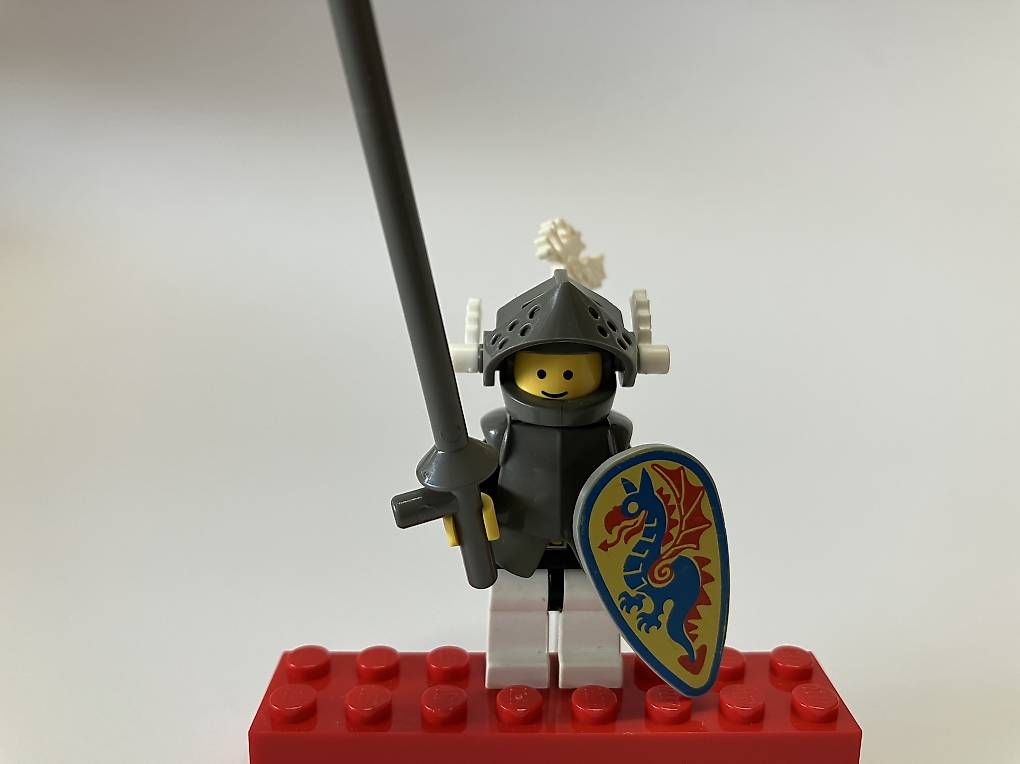 Lego Statuette: Weisser Drachen Ritter LEGO Figur – Usato da Winterthur venduto da Pa_Pa 1