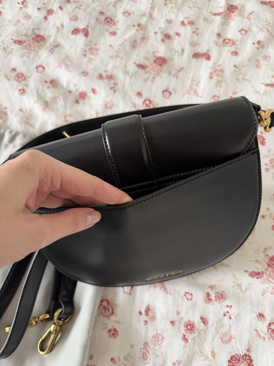 Sacs femmes: Charles & Keith Tasche  – D'occasion à Fribourg par DayaneH. 4