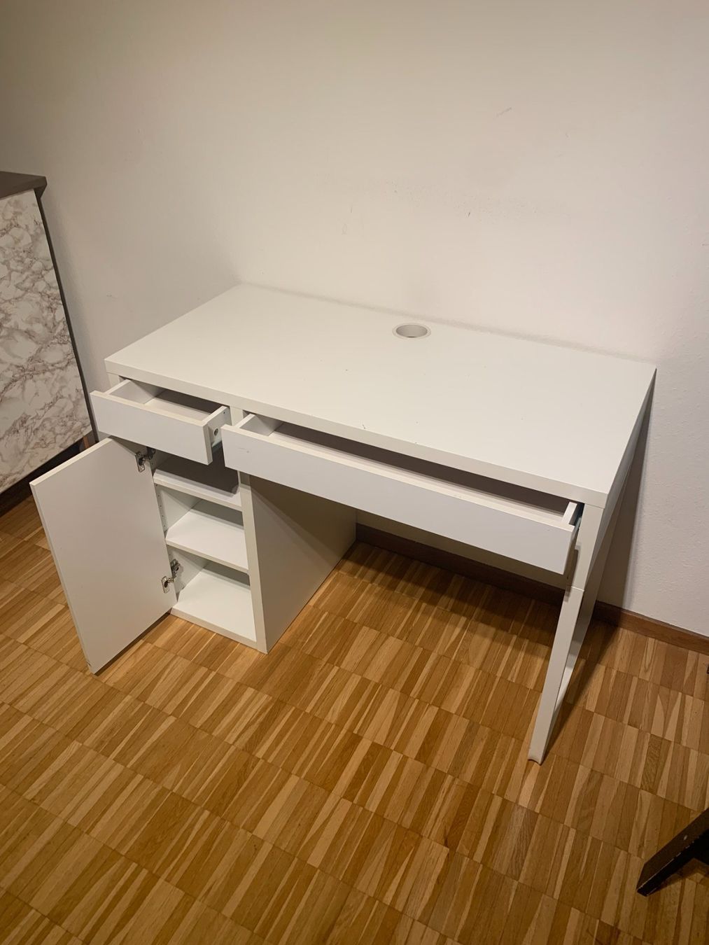 Ikea Schreibtische: Ikea Desk White 105x75x50 – Gebraucht aus Zürich von