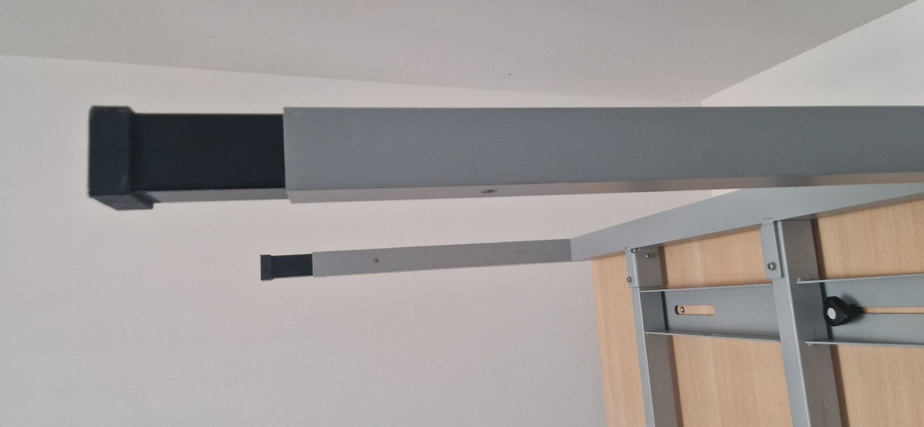 Scrivanie: Bürotisch mit Unterbau und Rollcontainer, gebraucht. – Usato da Dübendorf venduto da Meino 2