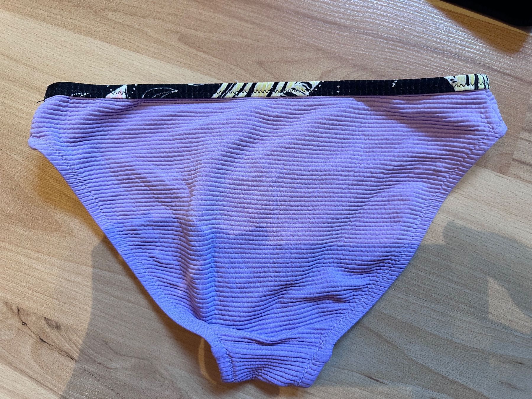 Costumi da bagno & Bikini: Bikini Set Grösse 152 violett/schwarz mit Struktur – Usato da Hausen AG venduto da dege02 1
