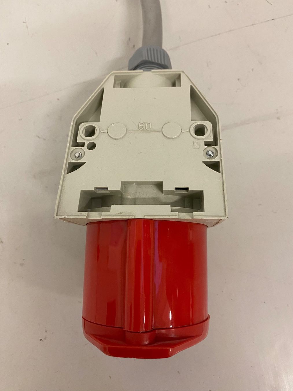 Walther Spine: CEE 32A 5-polig AP Steckdose – Usato da Eschlikon TG venduto da ArtRec 3