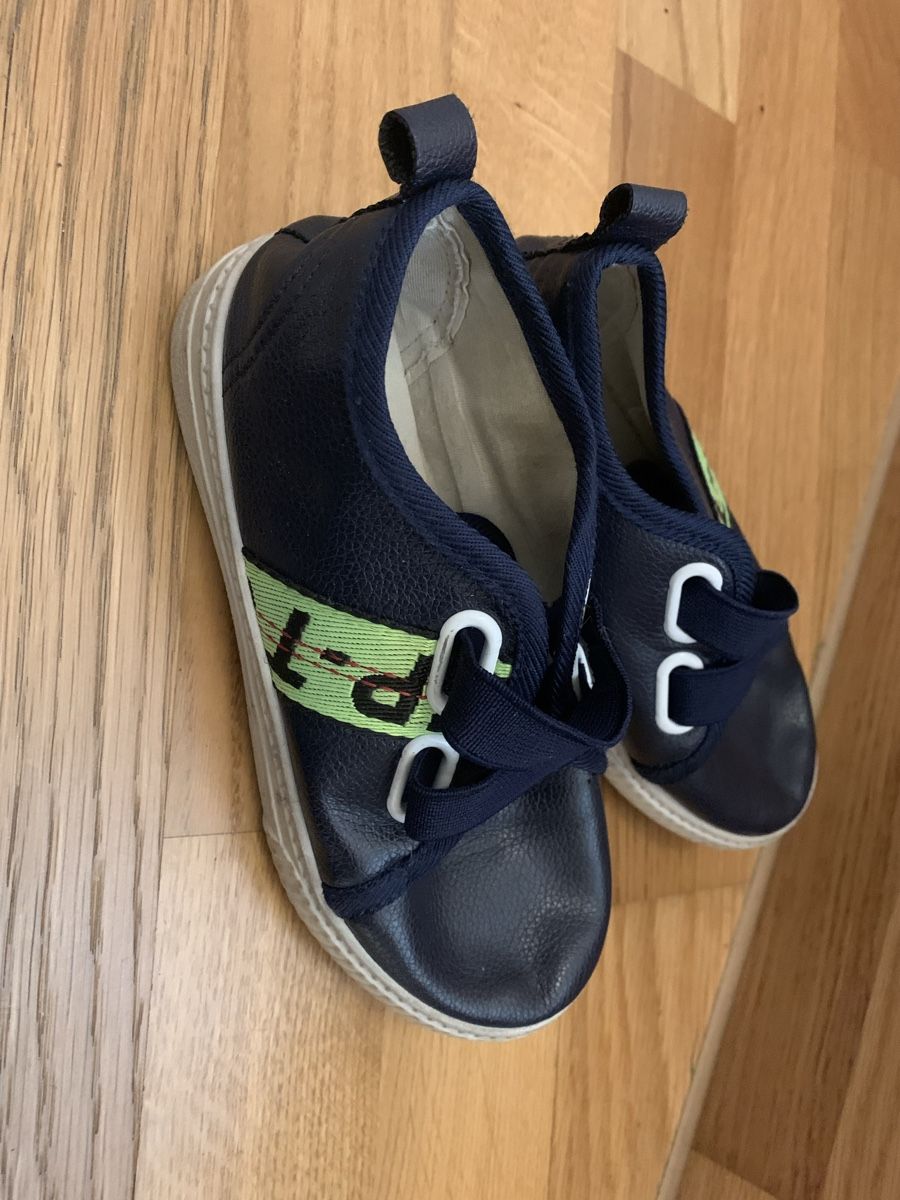 Scarpe per ragazzi: Kinderschuhe Grösse 27 – Usato da Ostermundigen venduto da des_t9vv