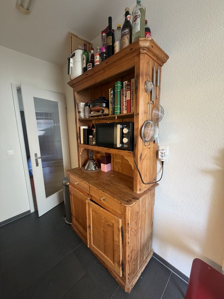 Scaffali: Antique Wooden Kitchen Cabinet – Usato da Ittigen venduto da KaufKiste. 8