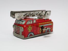 Kleines Feuerwehrauto zum aufziehen Leiter geht autom. hoch