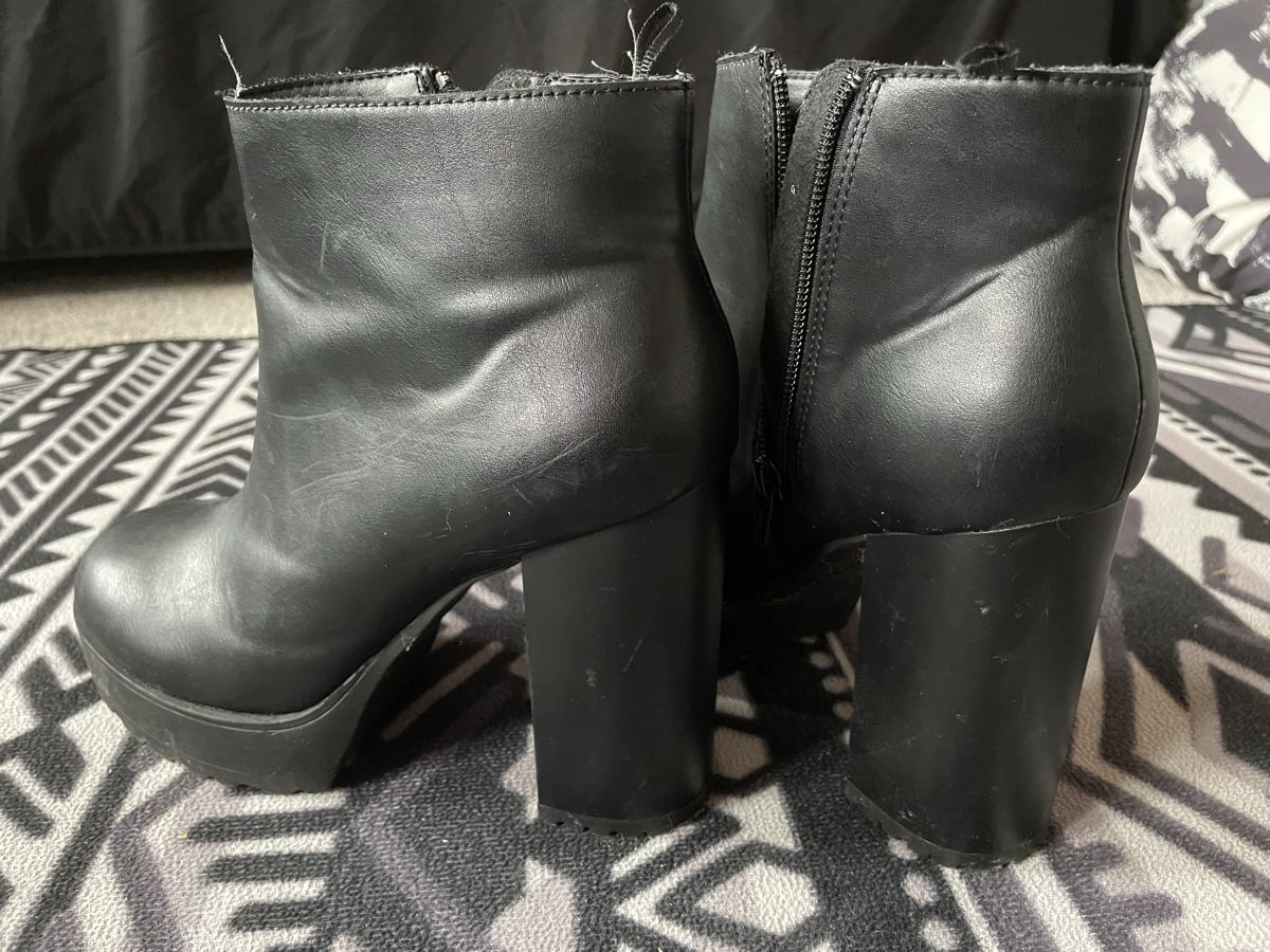 Scarpe da donna: Ankle Boots – Usato da Herisau venduto da Ciaoschein 3