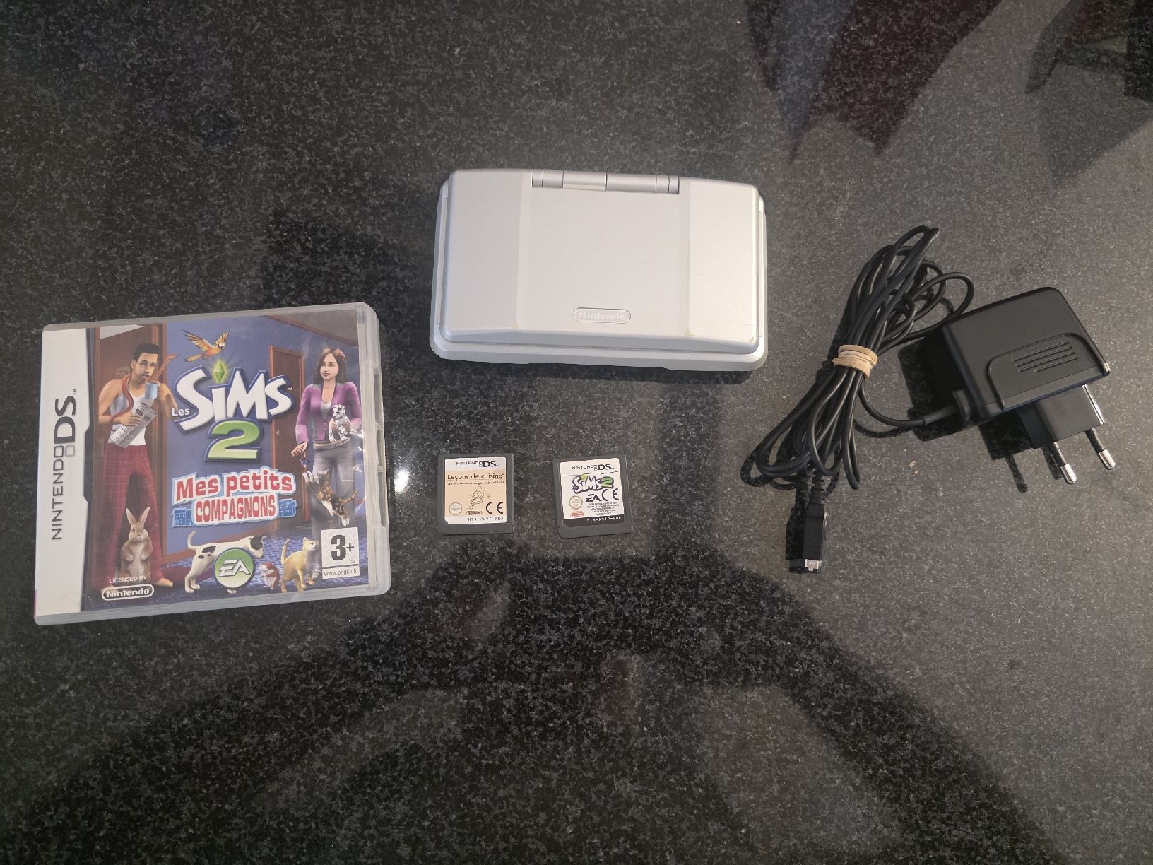 Nintendo Console: Nintendo DS avec 3 jeux – Usato da Chavornay venduto da Crash37