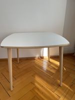 Kleiner Esstisch weiss mit Holzbeinen guter Zustand