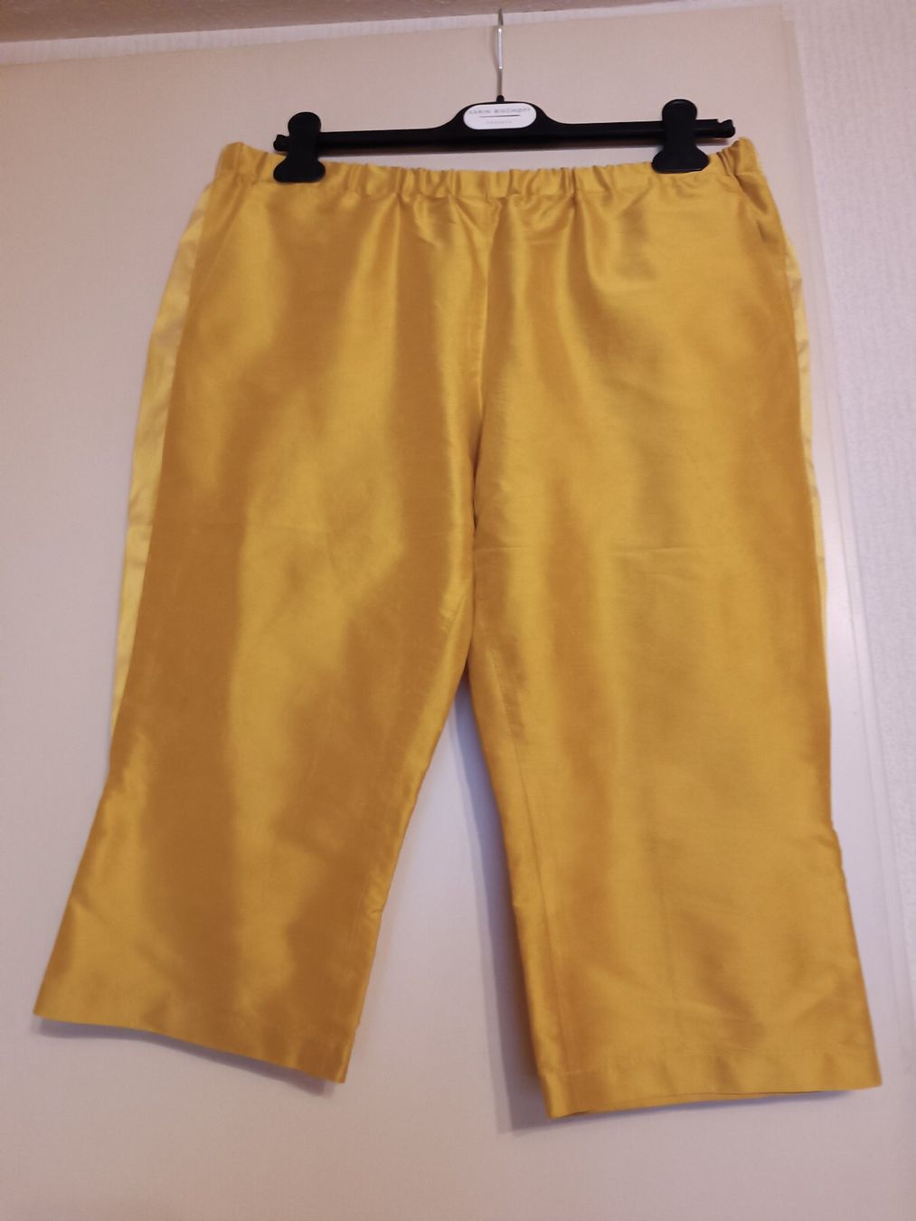Hosen: Seidenhose Capri Damen Gelb – Neu (gemäss Beschreibung) aus Horn von sonjamenzi