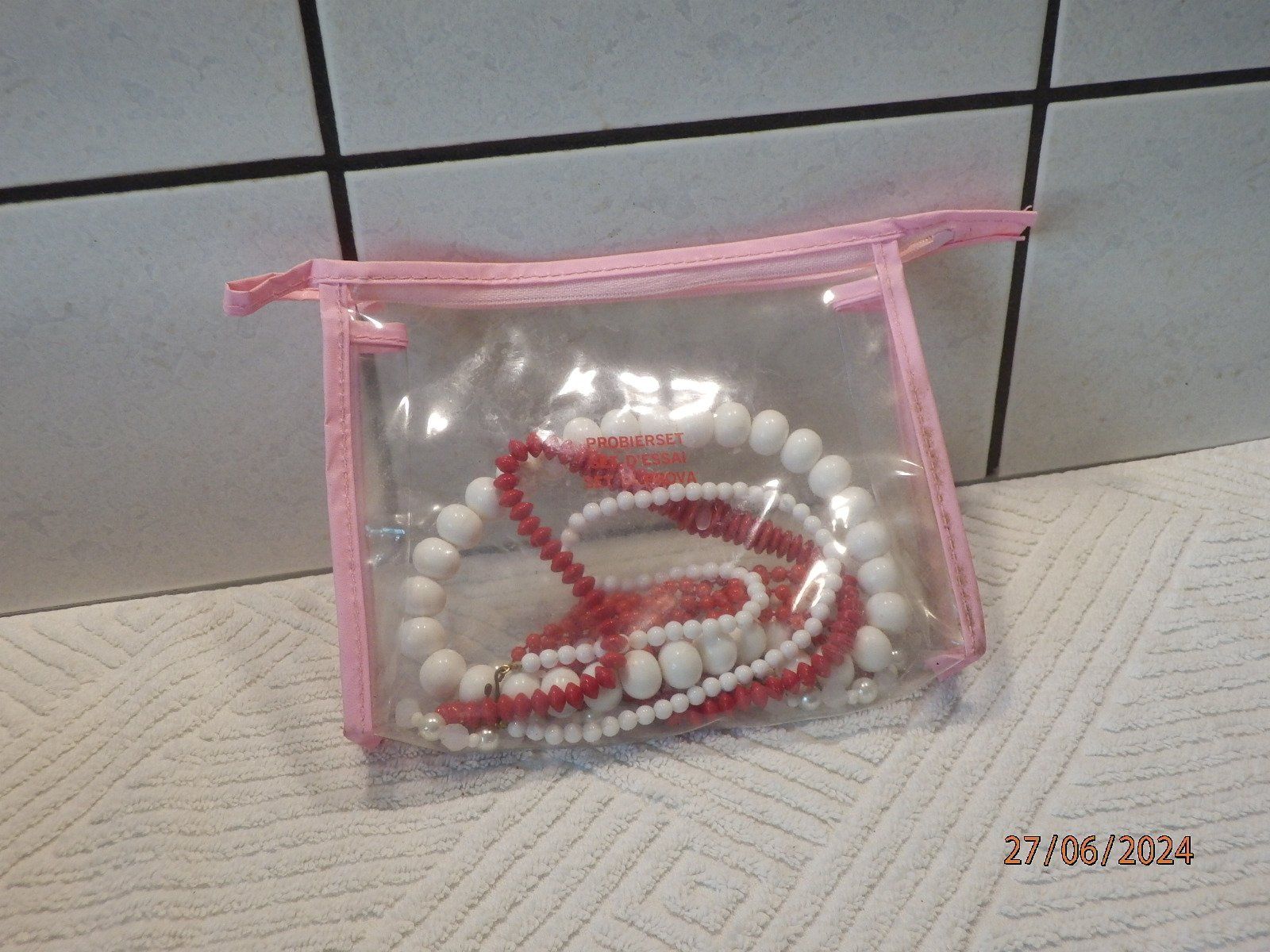 Autres bijoux: Plastiktäschchen mit gebrauchten Halsketten, Modeschmuck – D'occasion à Ueberstorf par dinbau