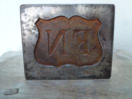 Gravierter Eisenblock /  Güller Hüttikon 1916 / Monogramm FN