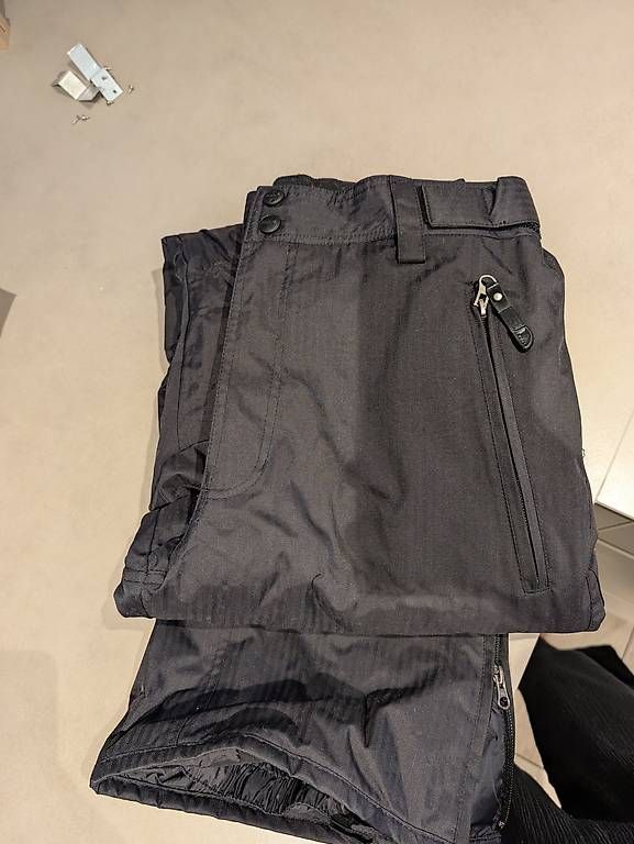 Hosen: Skihose schwarz  – Gebraucht aus Mels von key510