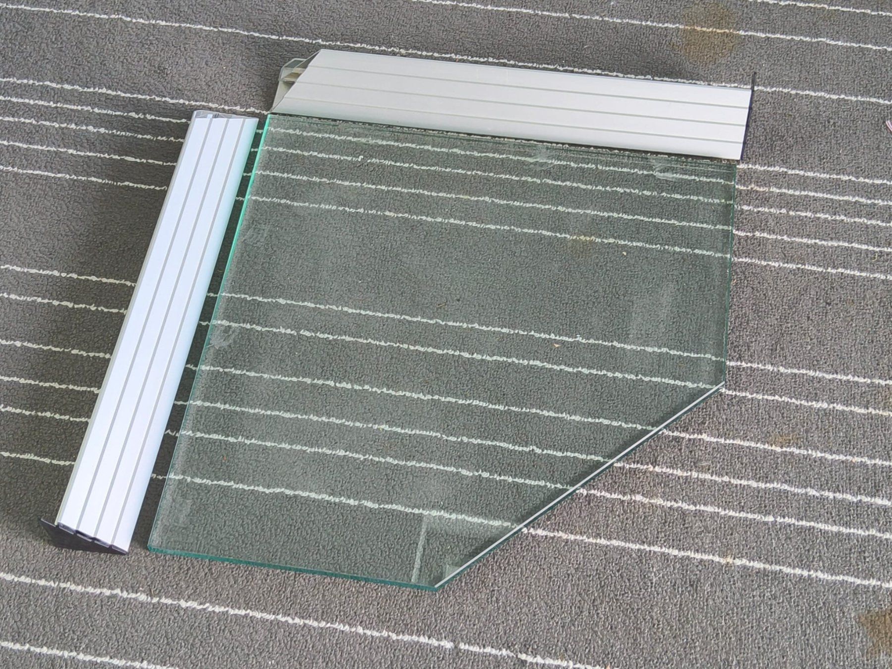 Regale: Wing Regalsystem Glastablar Ecke - Neuwertig – Neu (gemäss Beschreibung) aus Suberg von Lovelyfashion