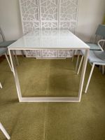 Moderner Esstisch mit Glasplatte, Top Zustand