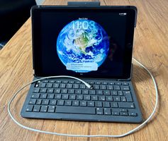 iPad 9. Gen. 64 GB WLAN + Logitech Slim Folio Tastatur-Hülle