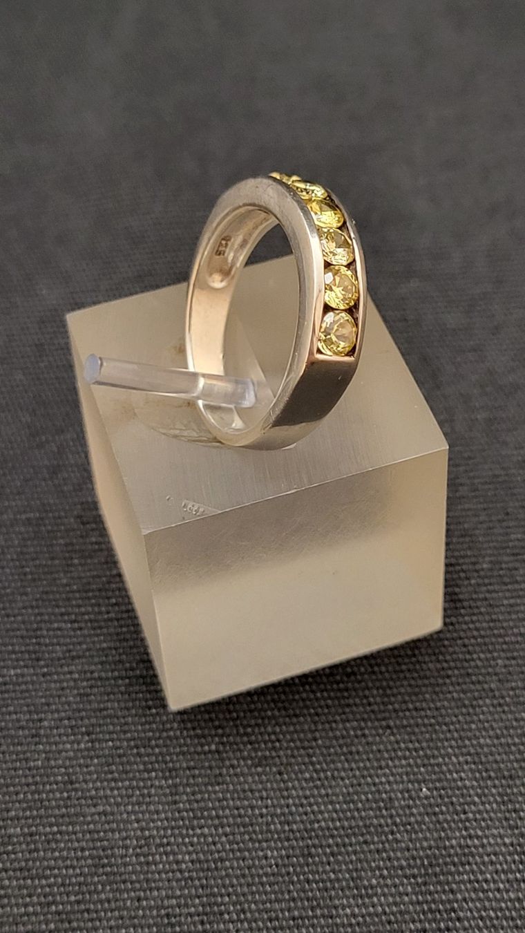 Bagues: Silberring mit gelben Steinchen – D'occasion à Basel par spinne02 2