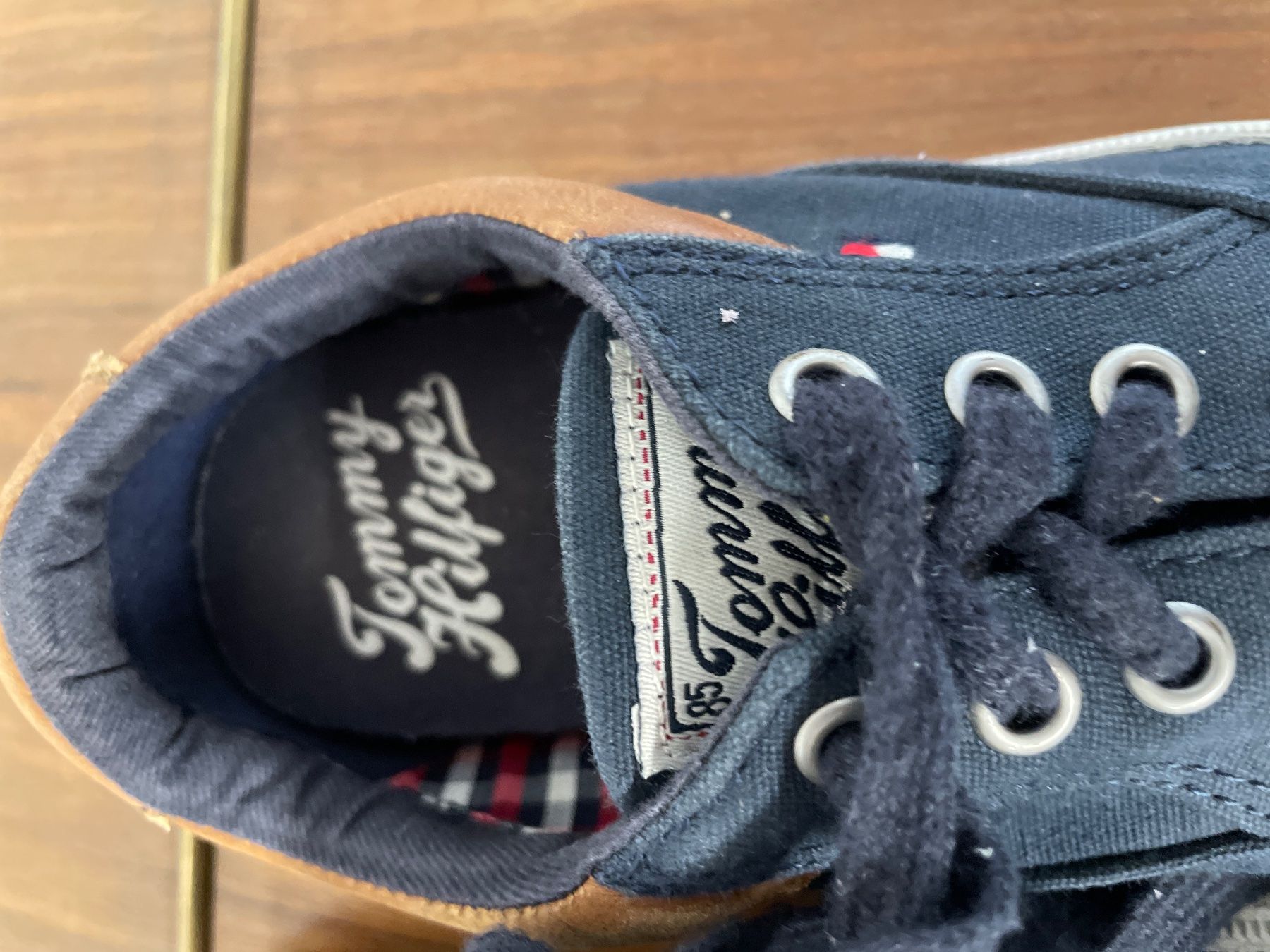 Tommy Hilfiger Scarpe per ragazzi: TOMMY HILFIGER Sneaker Gr. 31 – Usato da Frasnacht venduto da GracyStore 4