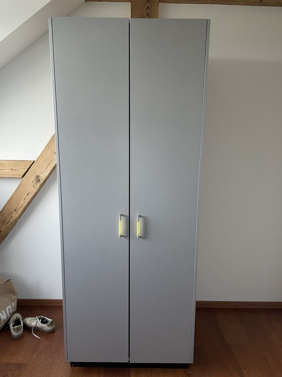 Armadi: Silbriger Schrank 2 Türig – Usato da Münsingen venduto da lar_98wg