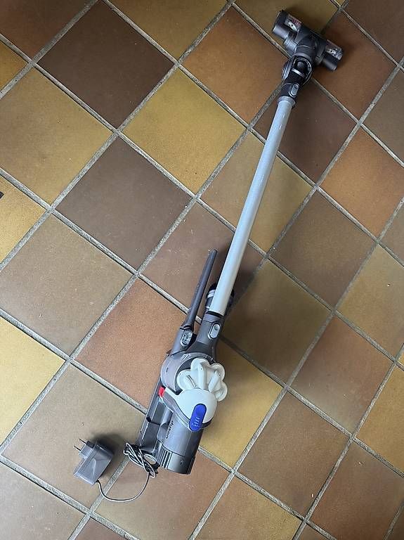 Dyson Aspirapolveri & Accessori: Dyson DC45 Akku-Staubsauger Set – Usato da Truttikon venduto da menefique 4