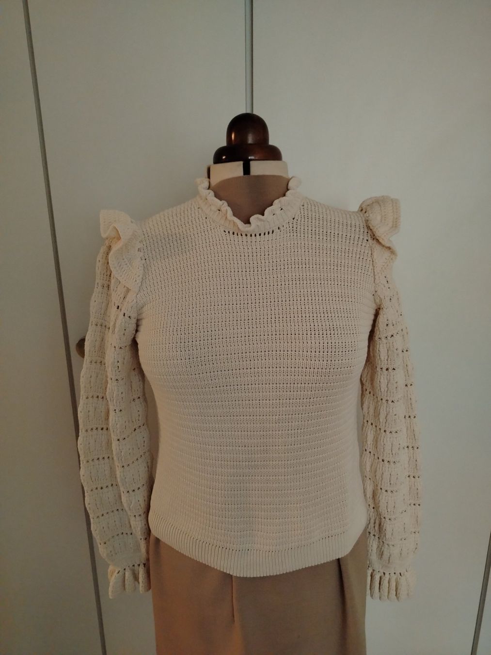 Next Maglioni & Felpe: Wunderschöner Rüschenpullover, next, Gr. M – Usato da Schönenbuch venduto da sop_n7zd