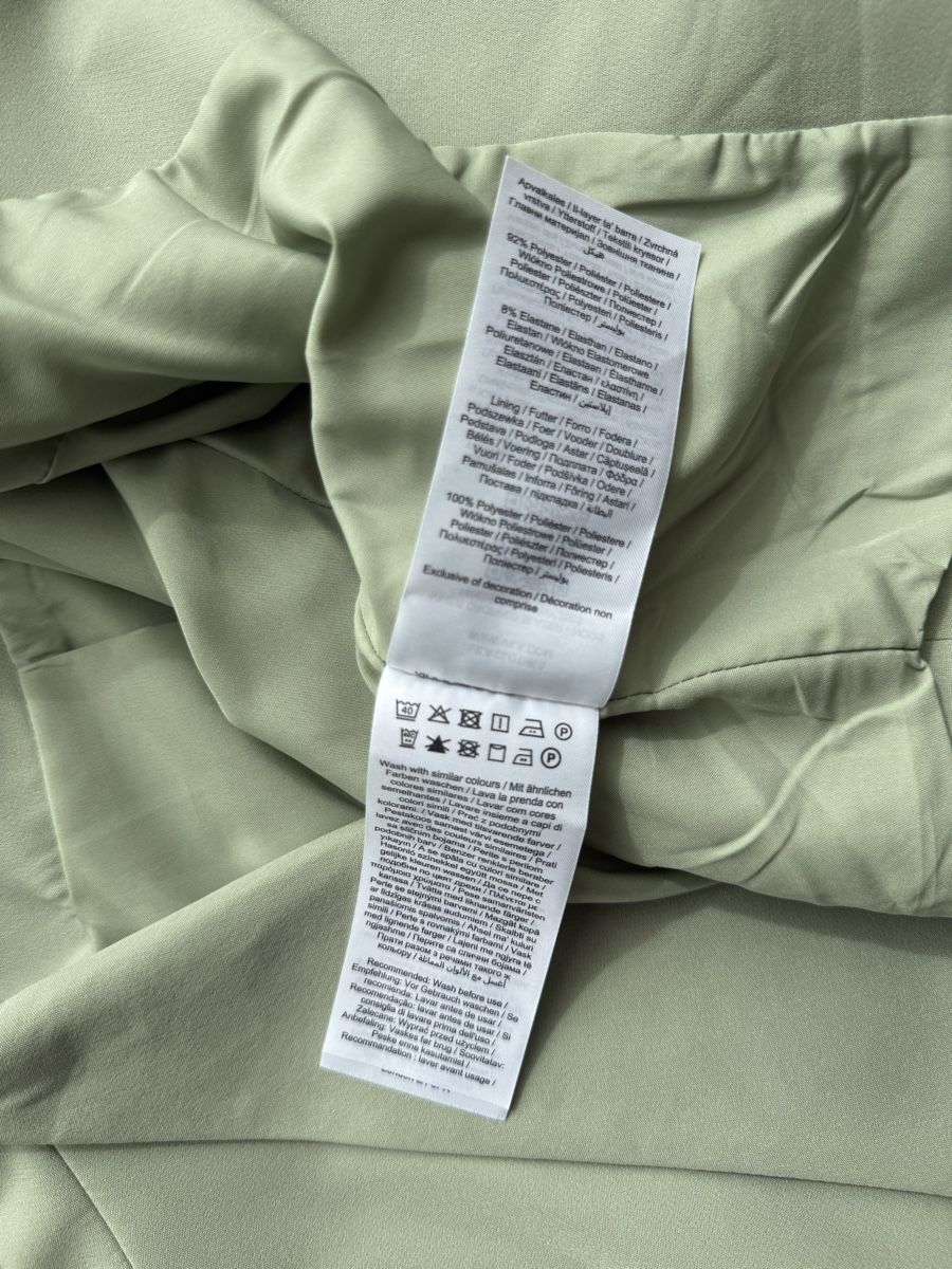 Vila Giacche: VILA VIHER CROPPED-BLAZER GRÖSSE 32 – Nuovo (secondo la descrizione) da Rorschacherberg venduto da drdupor 2