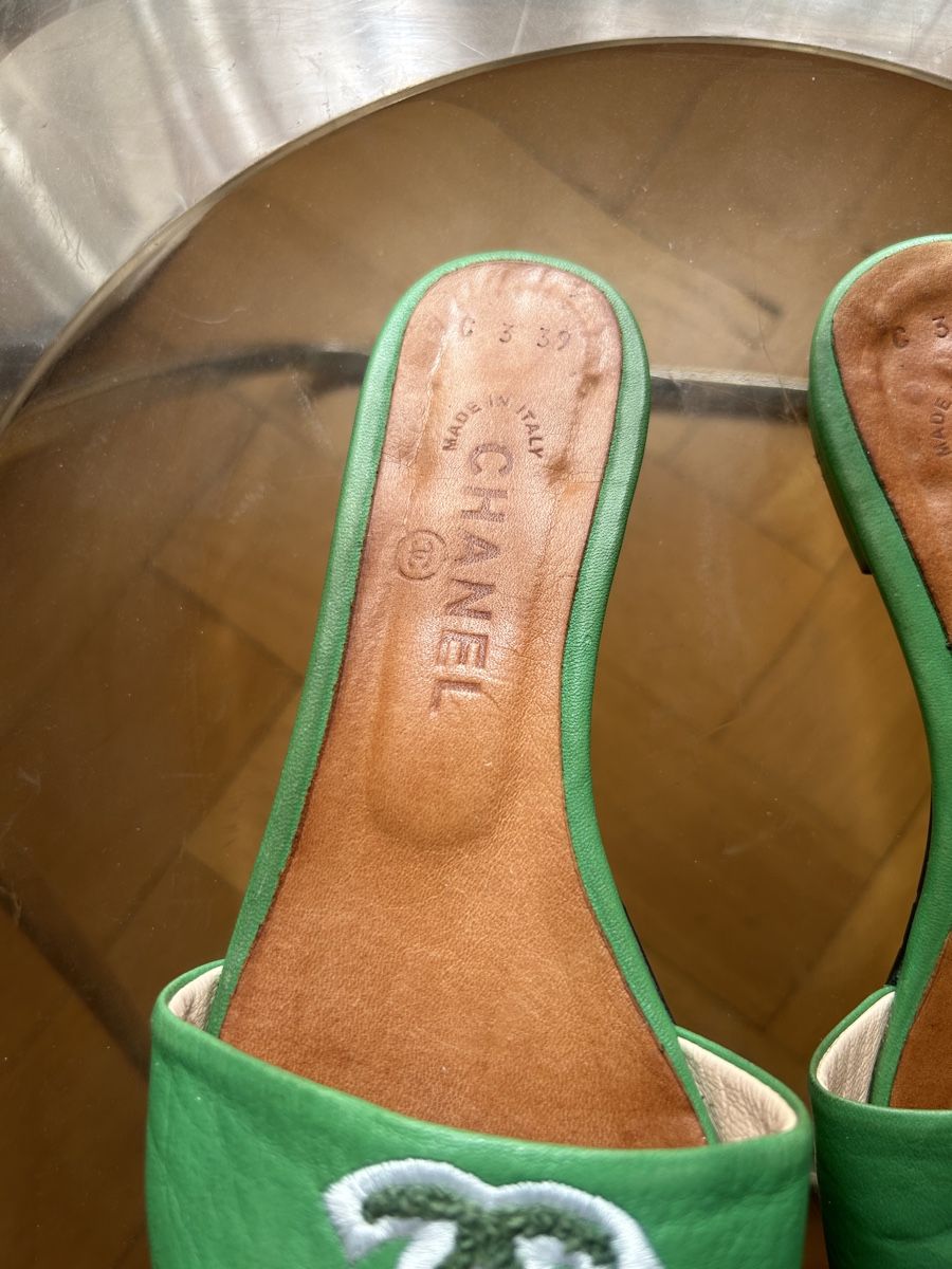 Chanel Scarpe da donna: Chanel slides – Usato da basel venduto da wastedworld 1