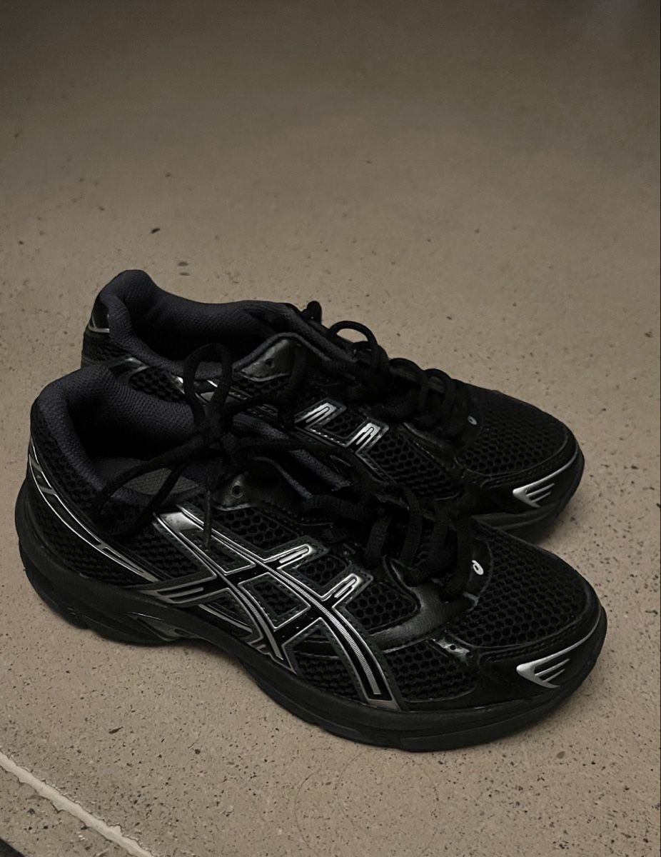 Asics Scarpe da donna: Schwarze Asics  – Usato da Gossau SG venduto da eor_9jvs
