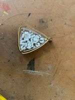 Vintage Anhänger Dreieckig – Reverse Carved / Intaglio Blume
