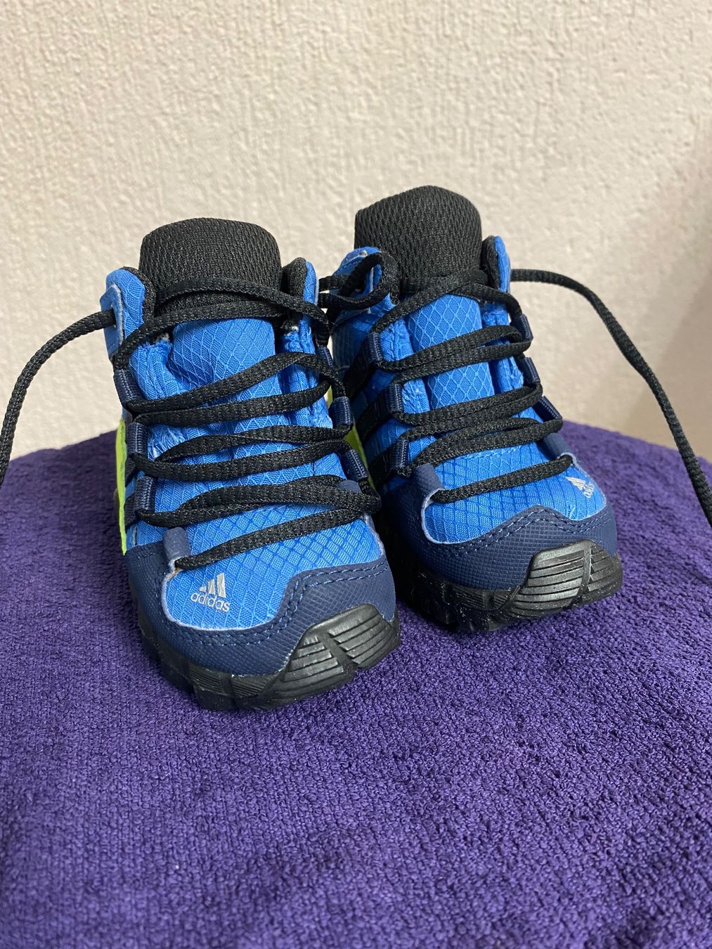Adidas Chaussures garçon: Kinderwanderschuhe Adidas – D'occasion à Malters par Max.Cristina
