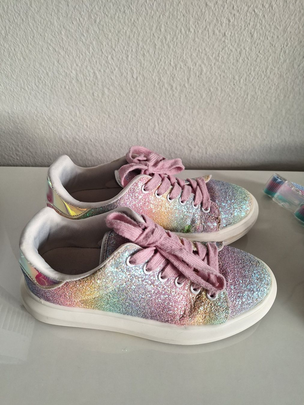 Scarpe per ragazze: Glitzer Schuhe & Täschli Set, Mädchen – Usato da Worb venduto da nfsolutions 2