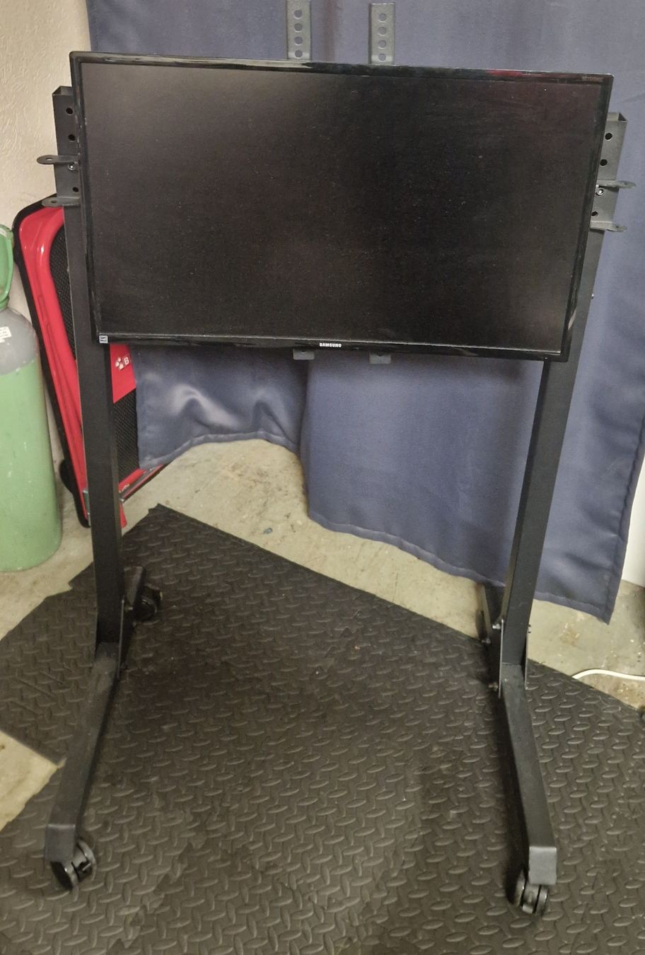 Staffa per monitor: Support TV pour Playseat + Écran – Usato da Villars-sur-Glâne venduto da MrLobTec