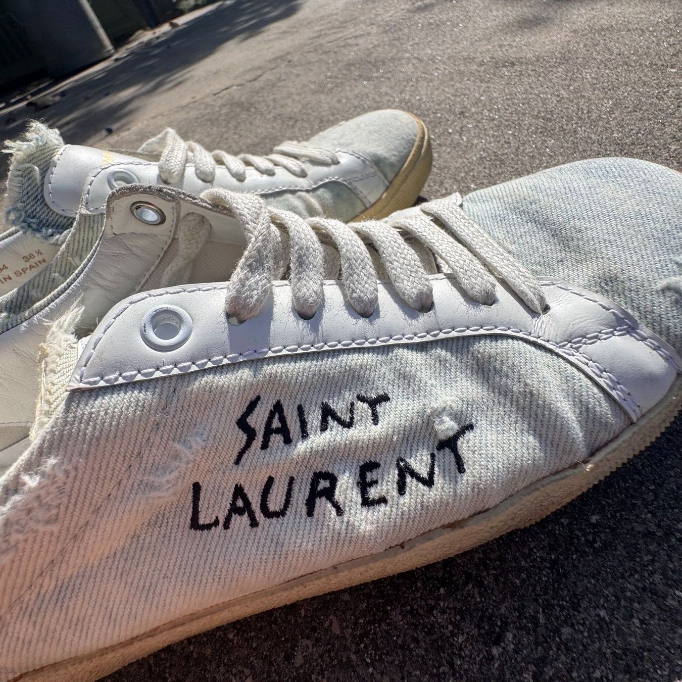 Saint Laurent Scarpe da donna: Yves Saint Laurent white light sneakers – Usato da St. Gallen venduto da sourced_limited 1
