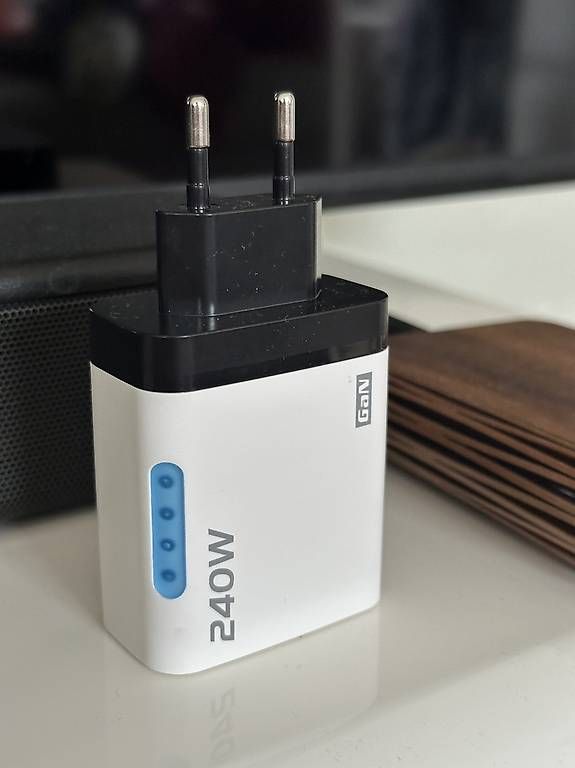 Unità & Adattatore: 240W USB-C-Ladegerät, schnelles Laden – Usato da Luzern venduto da claiudiu 4