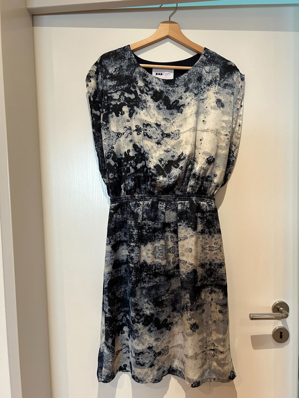 Tissus: Kleid pop cph, Aussenstoff Terylene, Innenstoff Polyester – D'occasion à Binningen par Rose_Basel