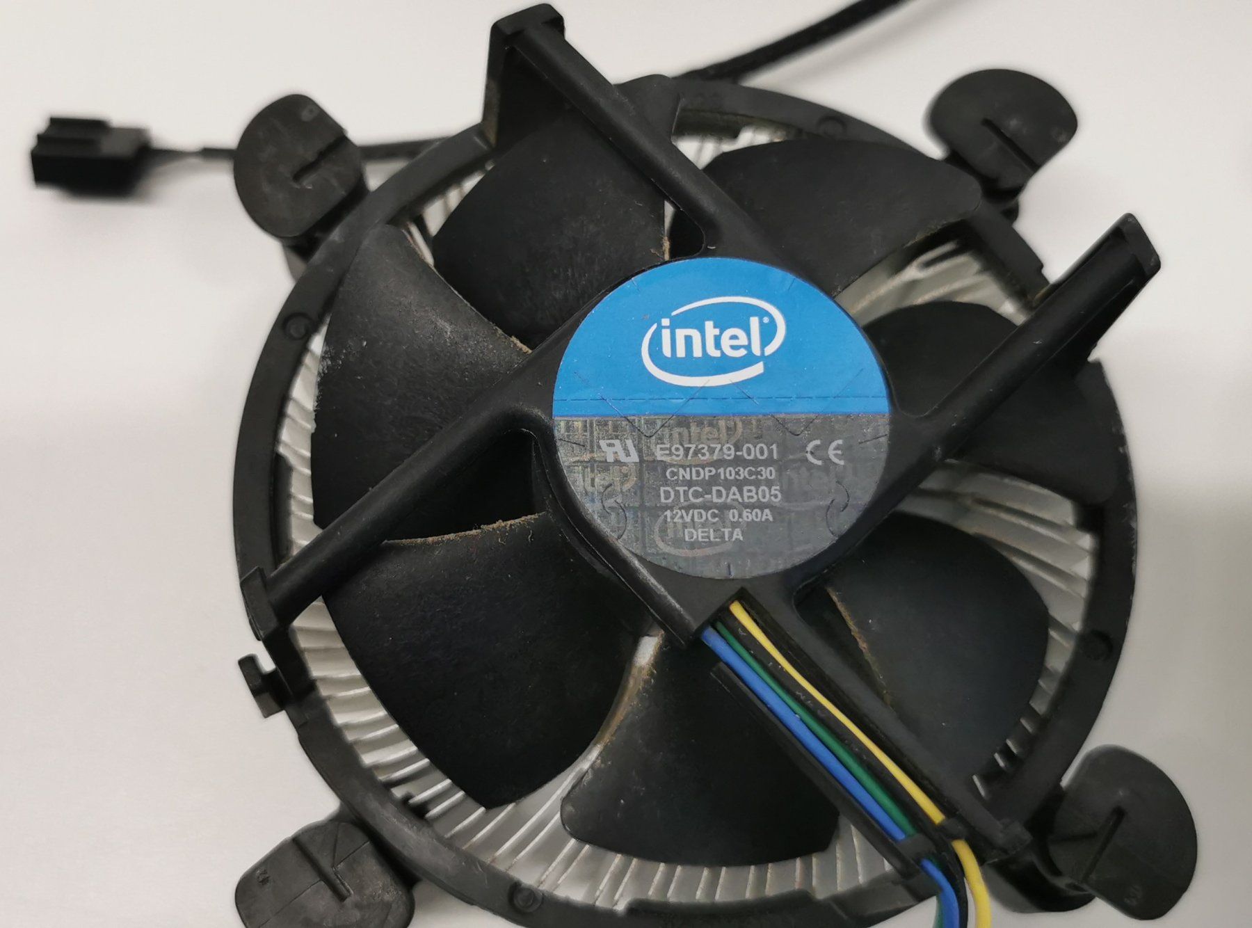 Intel Componenti elettronici: Intel CPU Kühler - Set mit 4 Stück – Usato da Oberwangen b. Bern venduto da Vittorio0 5