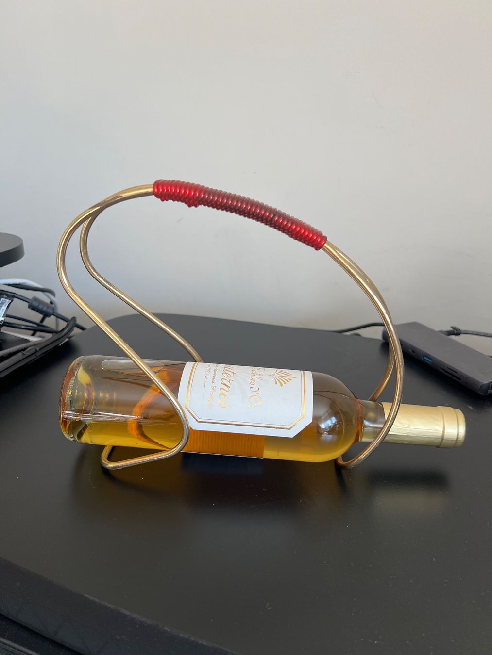 Portabottiglie: Flaschenständer mit rotem Griff Retro Vintage – Usato da Jona venduto da Sariksa 5