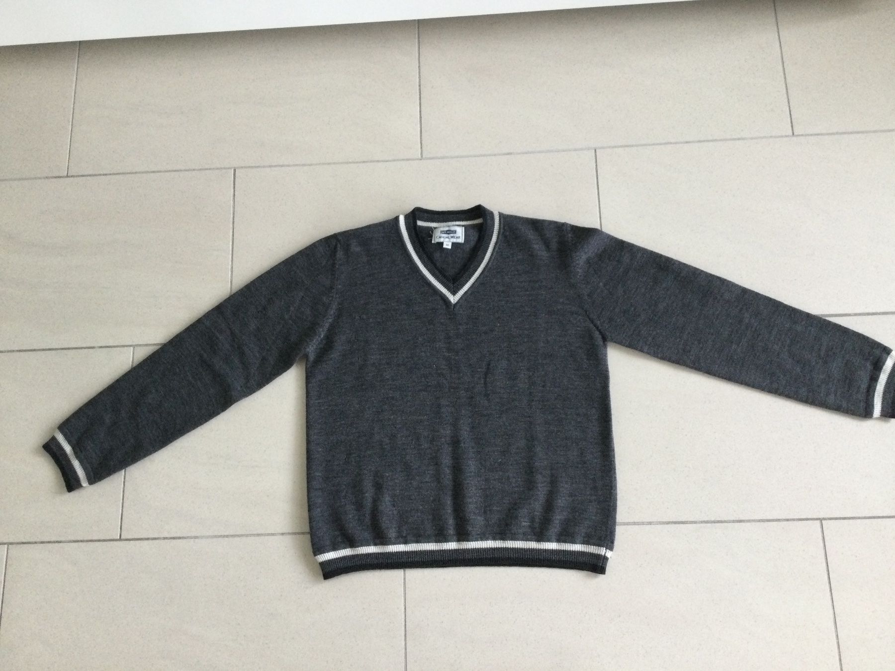 Morgan Pullover & Sweatshirts: Jack Morgan Pullover V-Ausschnitt grau Grösse M – Gebraucht aus Zug von ang_rxx5