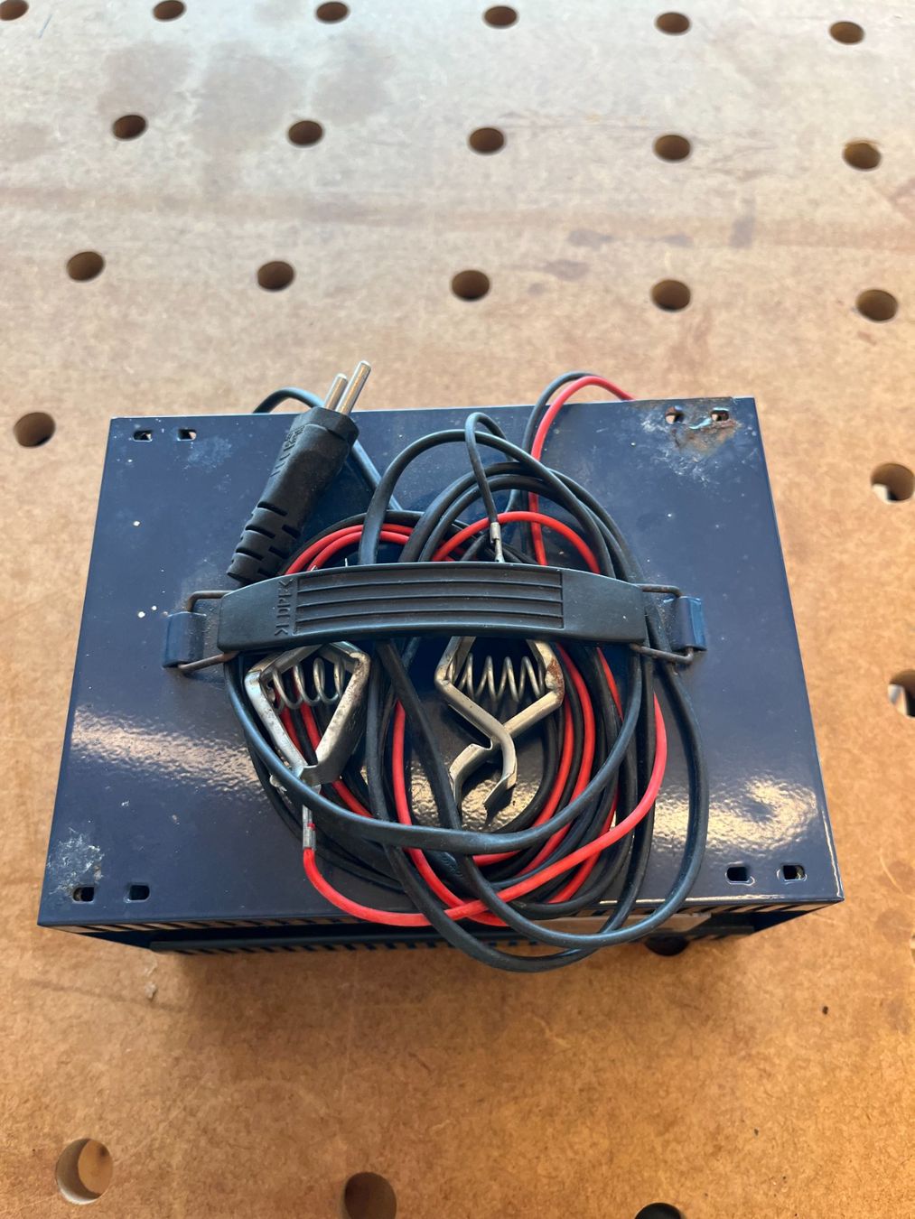 Einhell Caricabatterie: Einhell Autobatterie Lade-Geraet BT-BC 5 – Usato da Benken SG venduto da Netzton 1