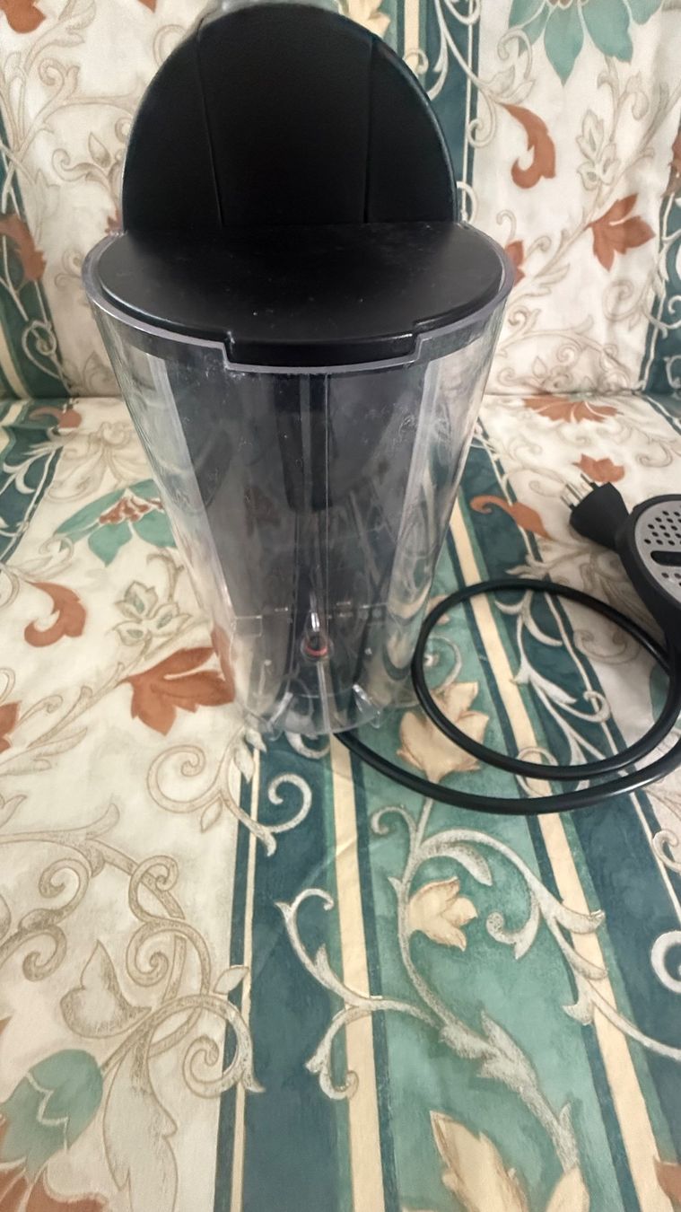 De'Longhi Macchine per caffè & Macchine per espresso: Macchina caffè DeLonghi Nespresso nera argento – Usato da Monte Carasso venduto da Ely67 4