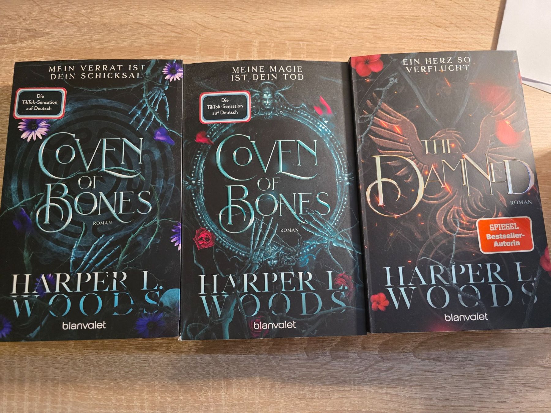 Bücher: Coven of bones Harper L. Woods – Gebraucht aus Ardon von lil_c8xl