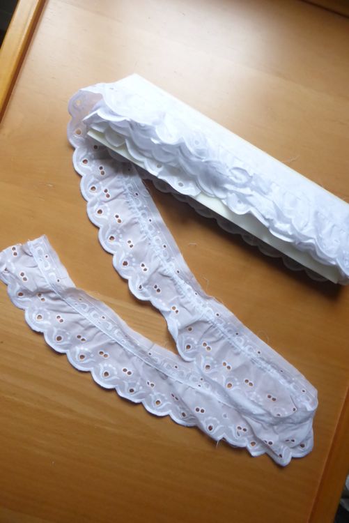 Alte Rüschen - Spitzen weiss - Restenpreis für 4.50 Meter 1