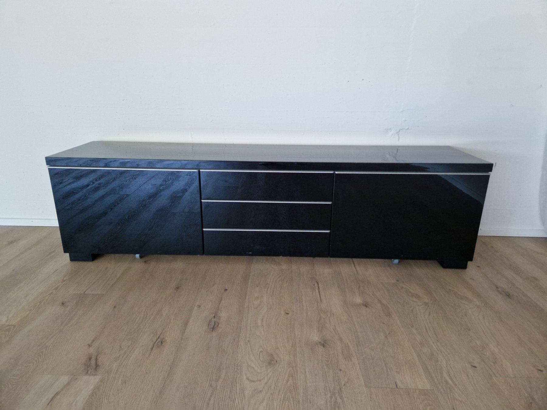 Ikea Mobili TV: IKEA TV-Sideboard Besta 180x40x48 - ab CHF 1.00 – Usato da Rheinfelden venduto da Suxesiv
