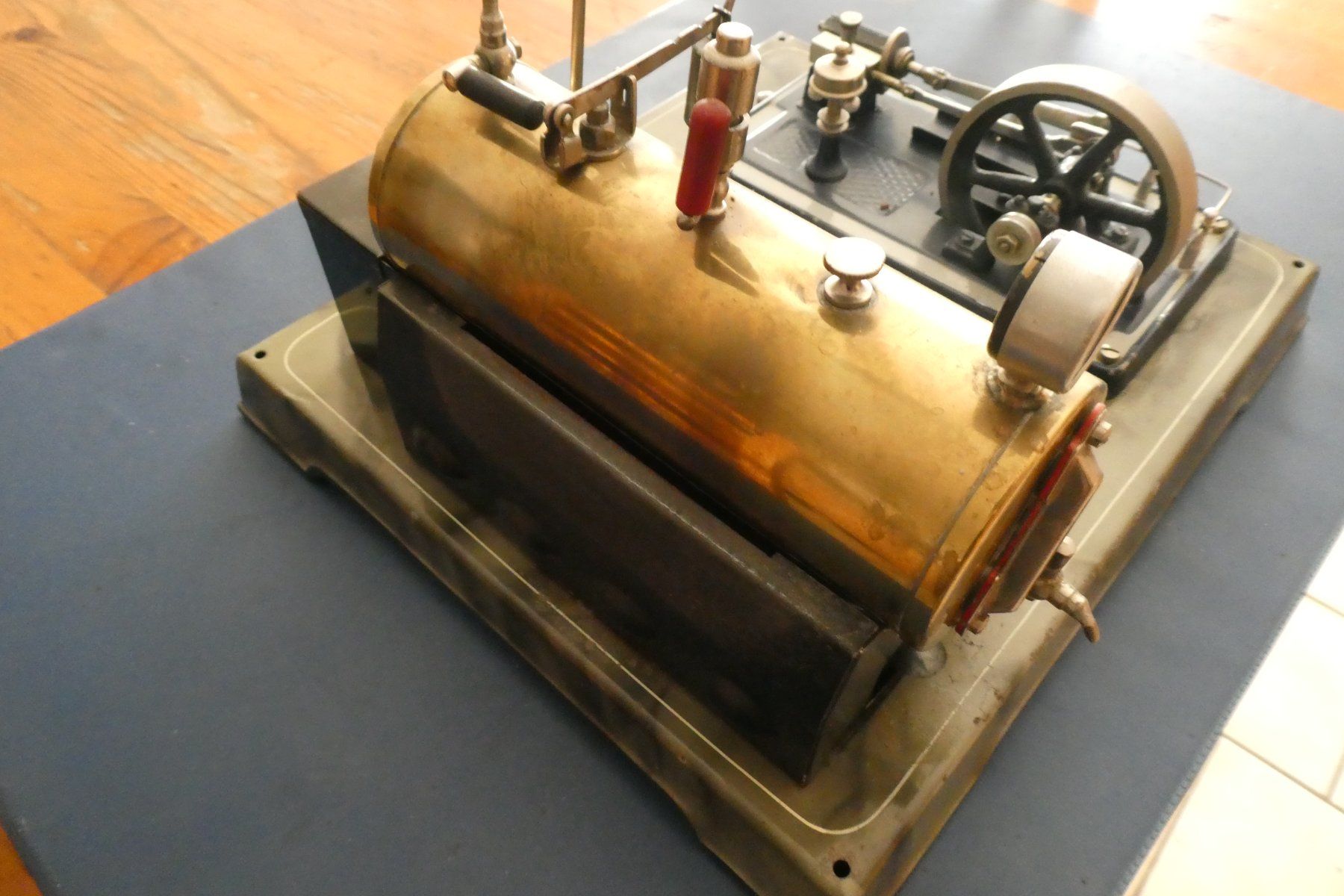 Kit di modellismo & Modellini statici: machine a vapeur ancienne – Usato da Fontaines NE venduto da monloisir 2