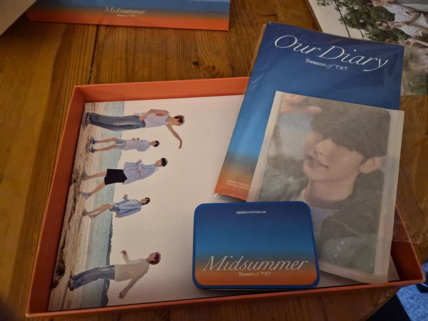 Alben: TXT Midsummer Photobook – Neu (gemäss Beschreibung) aus Zweisimmen von val_2njg 2