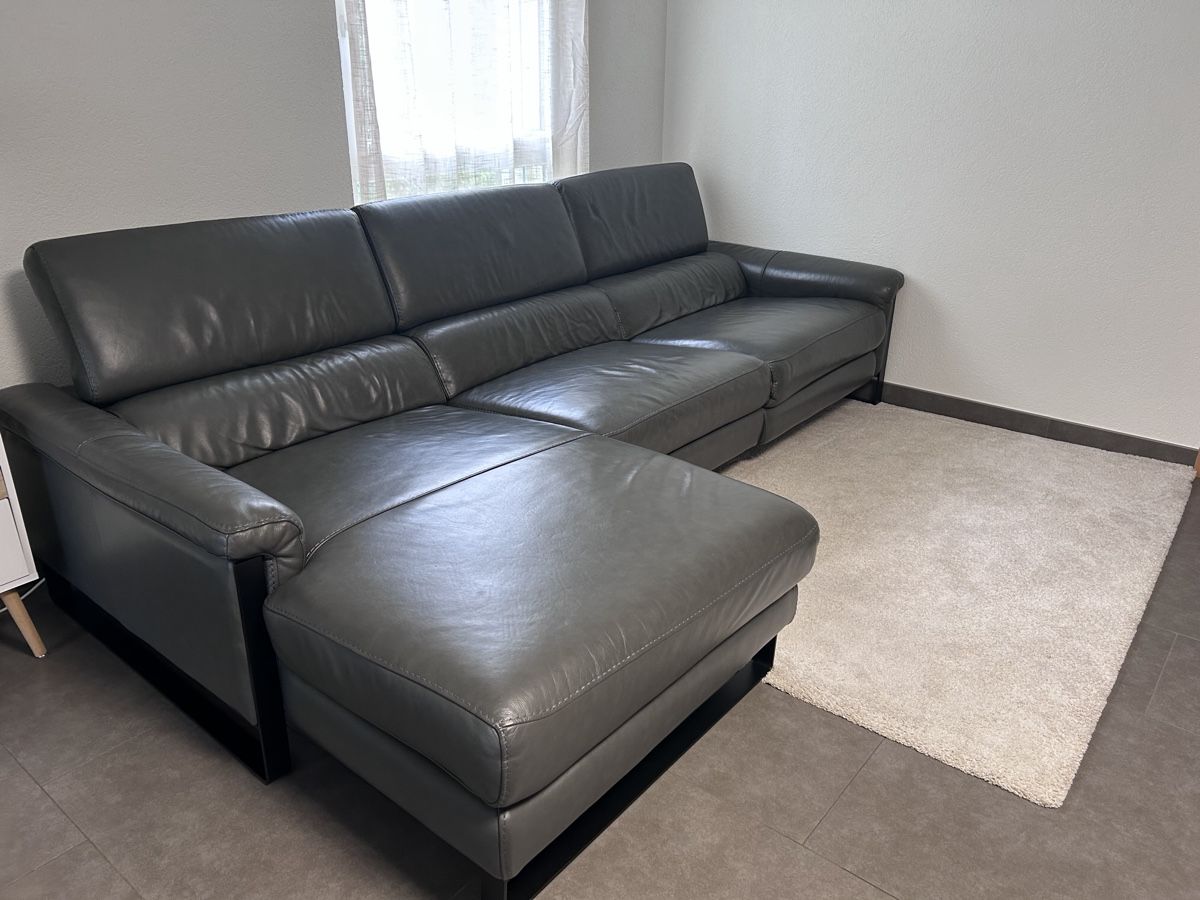 Sofas: Canapé cuir natuzzi avec siège électrique – D'occasion à Fleurier par Somnium_wtch 1