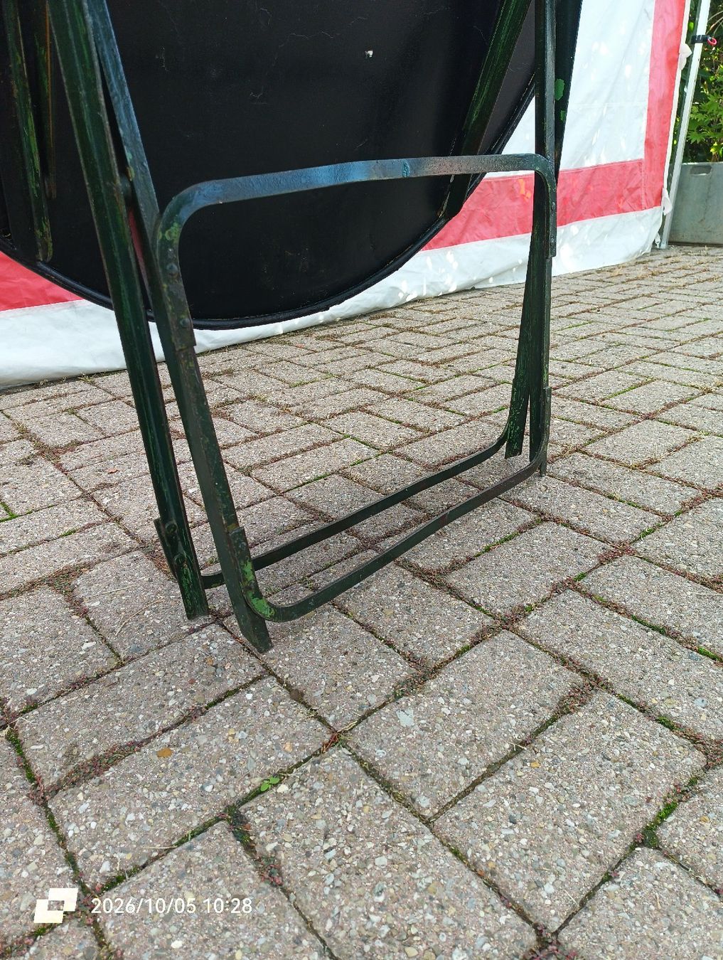Tavoli: Table ronde pliable en métal  – Usato da Veyrier venduto da MJ69BROC 3