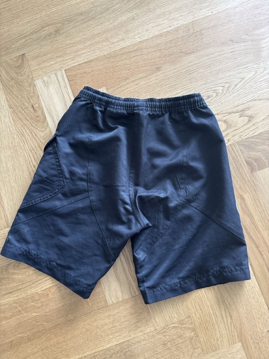 Scott Pantaloni: Scott Bikeshorts mit Innenhose, Grösse 140 – Usato da Wohlen AG venduto da Michi761 1