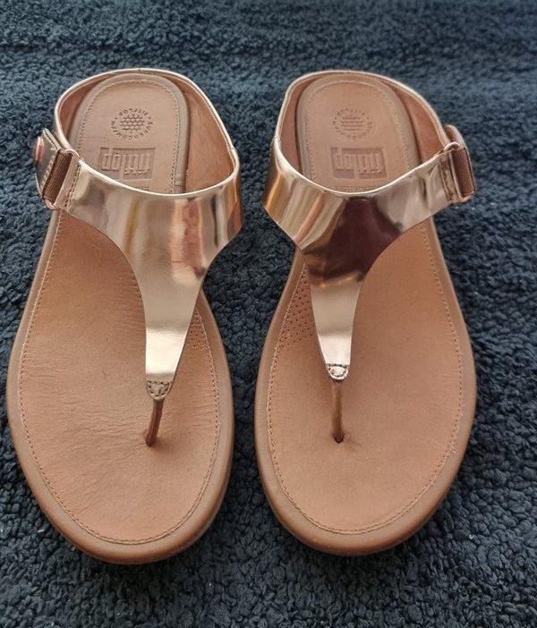 Fitflop Scarpe da donna: FITFLOP Slipper, gold / rotgold, Gr 40 – Usato da Basel venduto da Mamaree