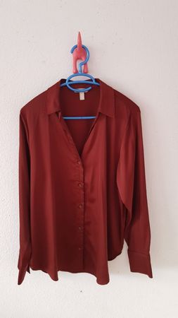 Chemise satinée rouge taille M H&M